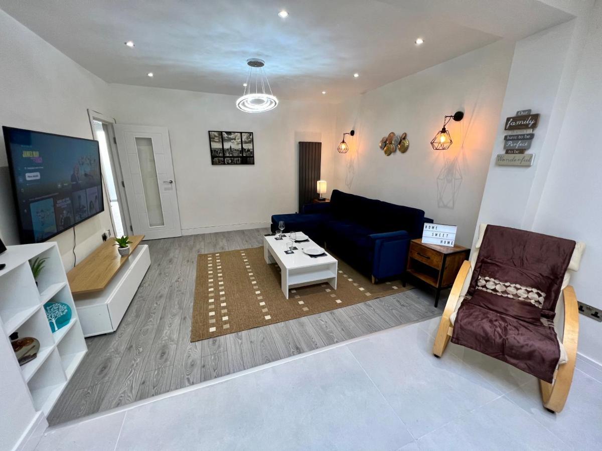 Wembley Stadium 5 Star Brand New Luxury Sleeps 14 With Parking Villa Londra Esterno foto