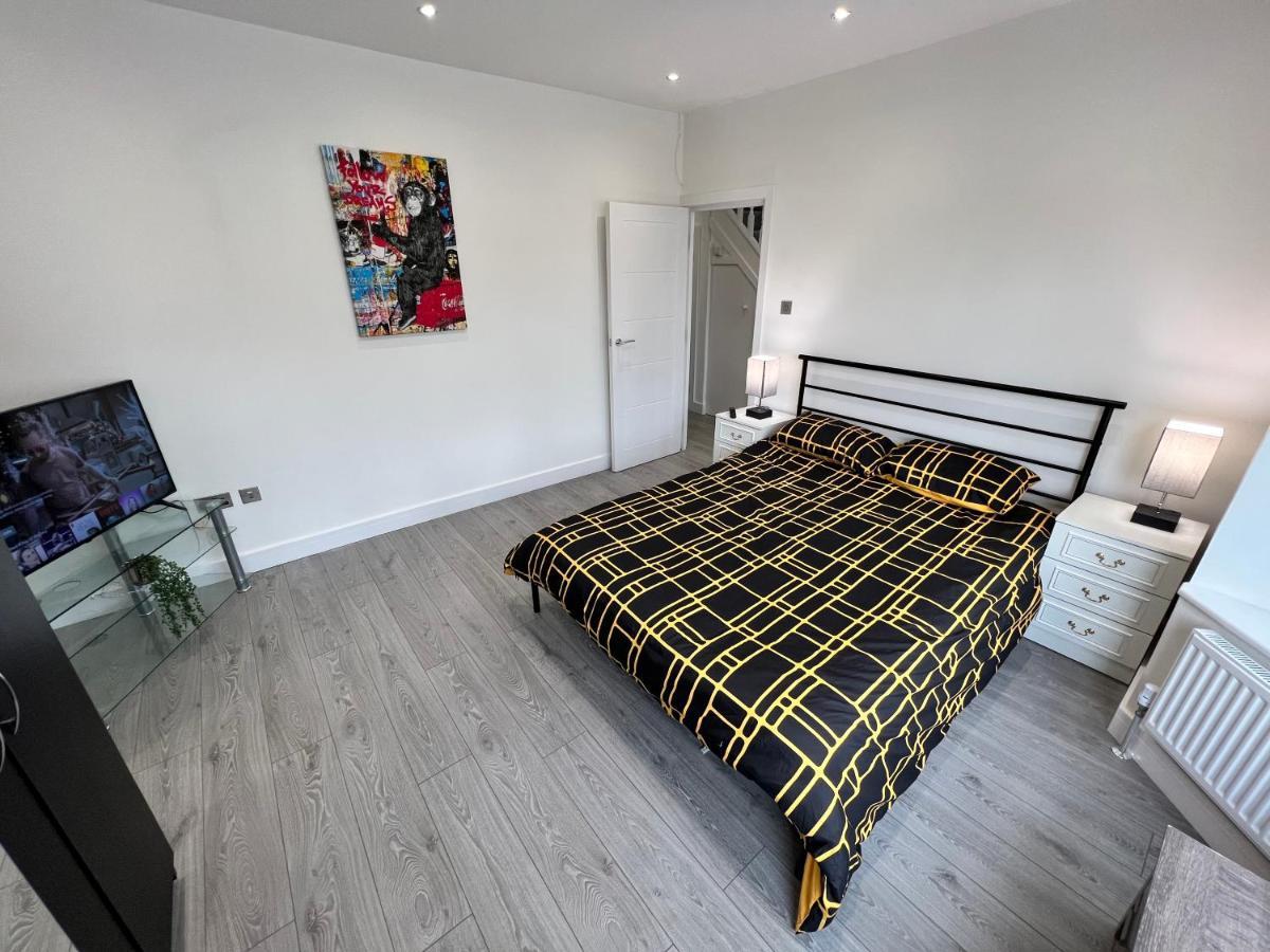 Wembley Stadium 5 Star Brand New Luxury Sleeps 14 With Parking Villa Londra Esterno foto