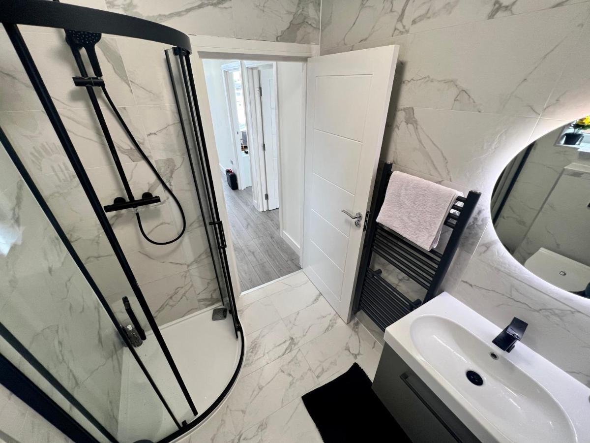 Wembley Stadium 5 Star Brand New Luxury Sleeps 14 With Parking Villa Londra Esterno foto